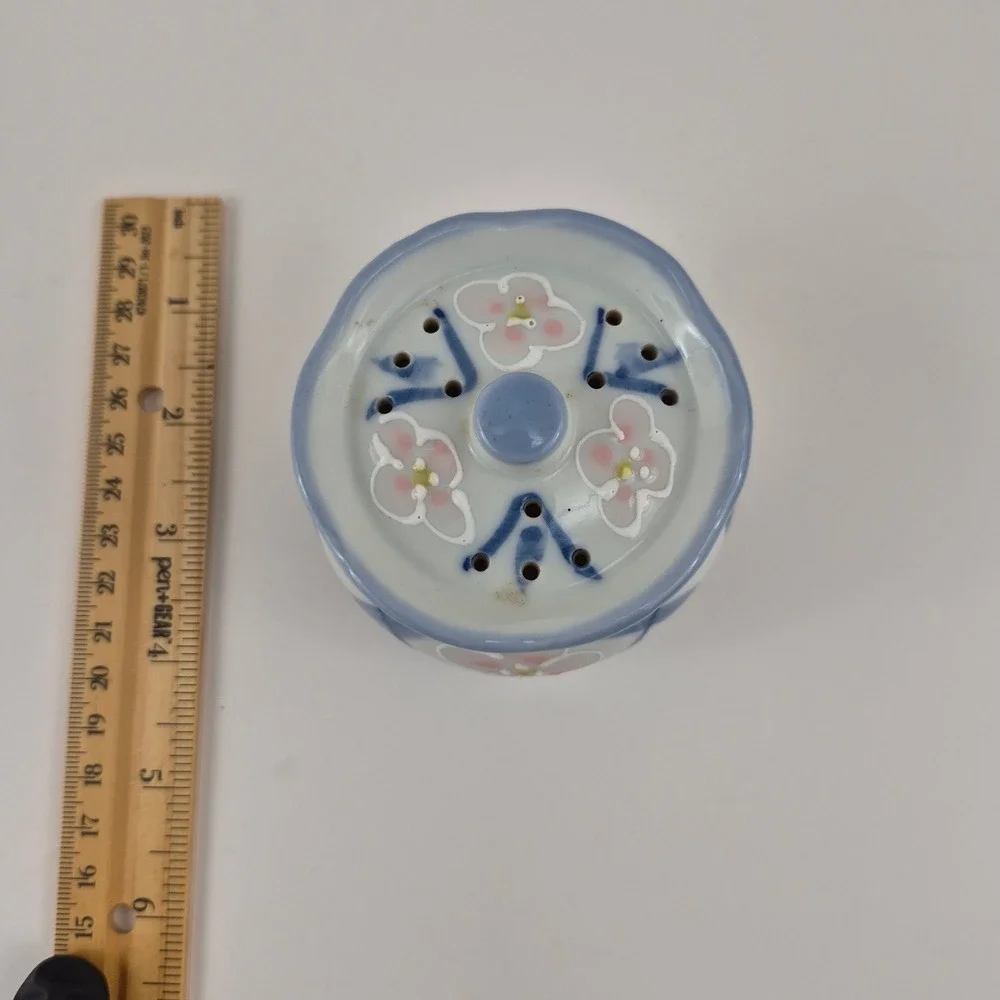 Vintage Blue White Floral Ceramic Potpourri Jar Scalloped Vented Lid 2.5 Inch